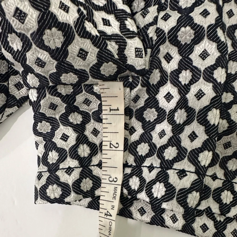 Ann Taylor LOFT Women’s Size 4  Black Silver Shorts Geometric Floral Print - Picture 8 of 8